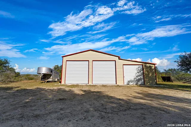 7869 County Road 203 Beeville, TX 78102