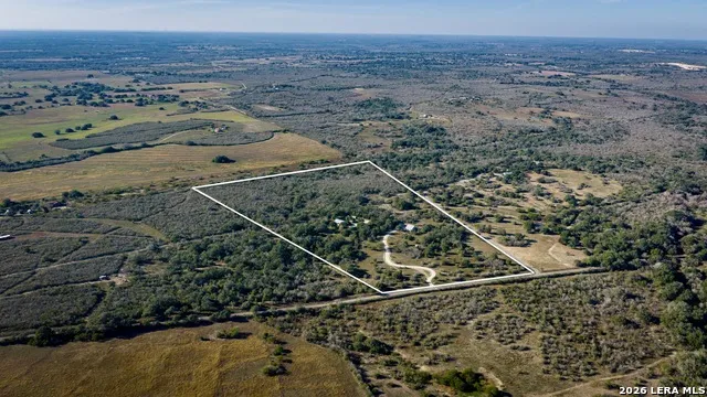 7869 County Road 203 Beeville, TX 78102