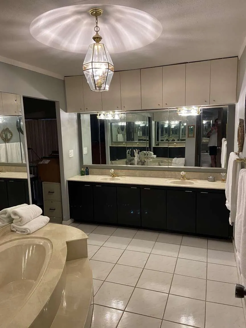 16023 Kingsmoor Way Miami Lakes, FL 33014