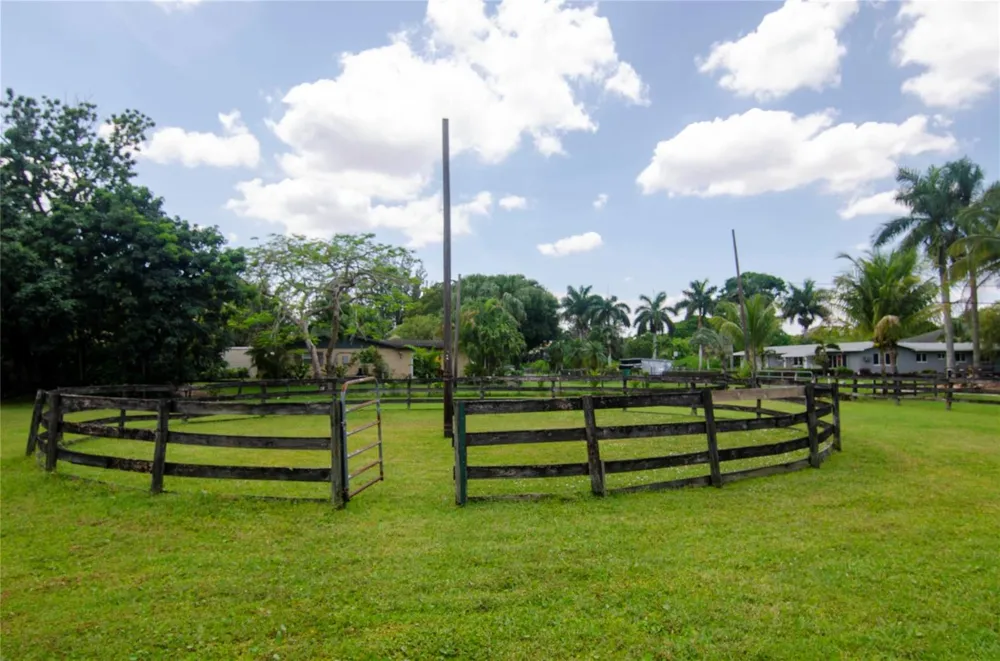 1765 SW Back 112th Avenue Davie, FL 33325