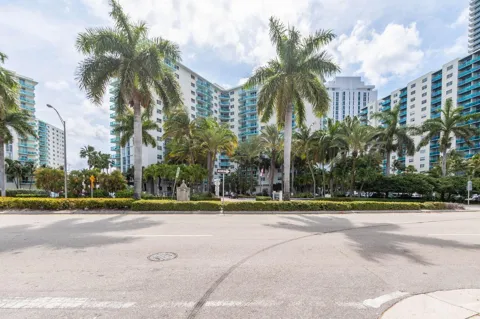 3901 S Ocean Drive #14c