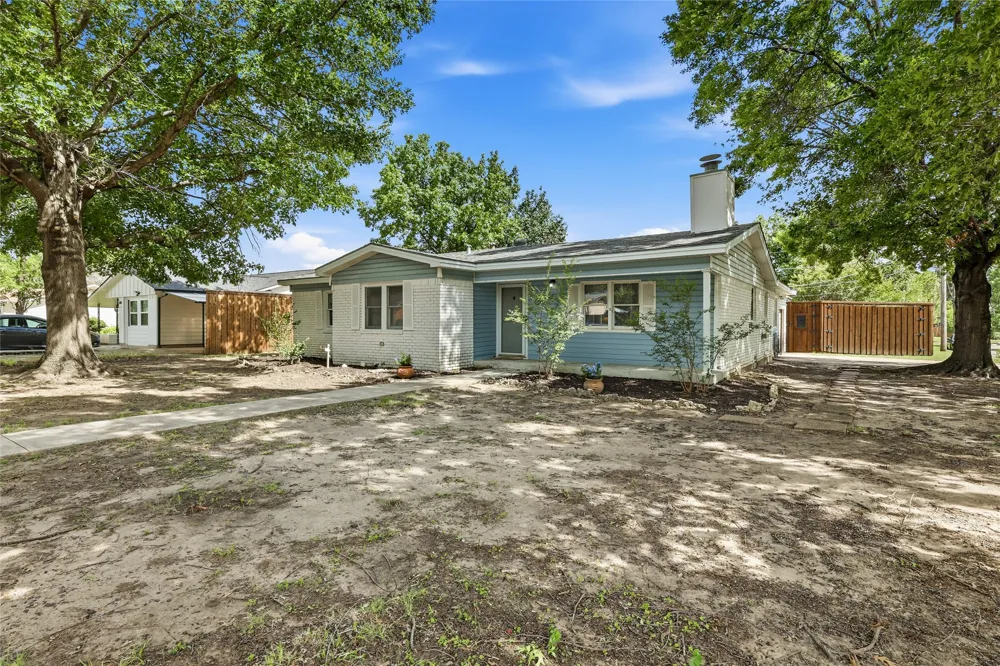 588 Pine Street Lewisville, TX 75057