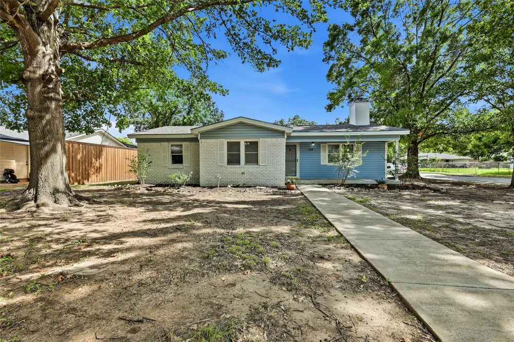 588 Pine Street Lewisville, TX 75057