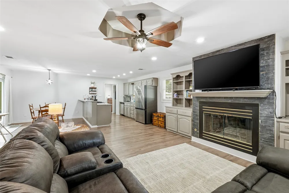 588 Pine Street Lewisville, TX 75057