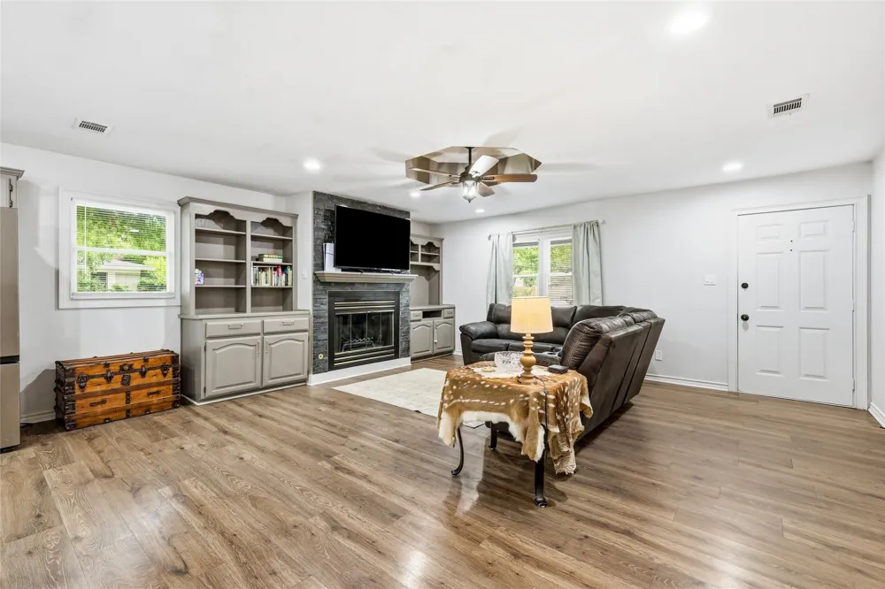 588 Pine Street Lewisville, TX 75057