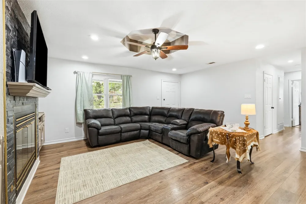 588 Pine Street Lewisville, TX 75057
