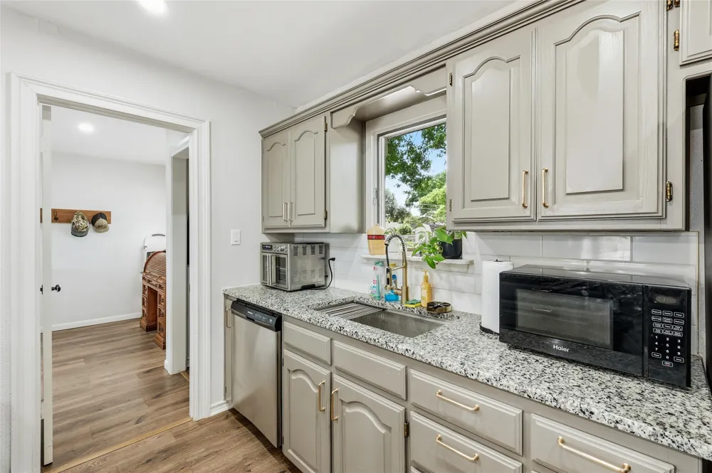 588 Pine Street Lewisville, TX 75057