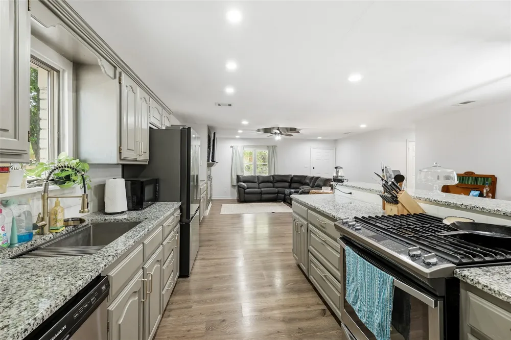 588 Pine Street Lewisville, TX 75057