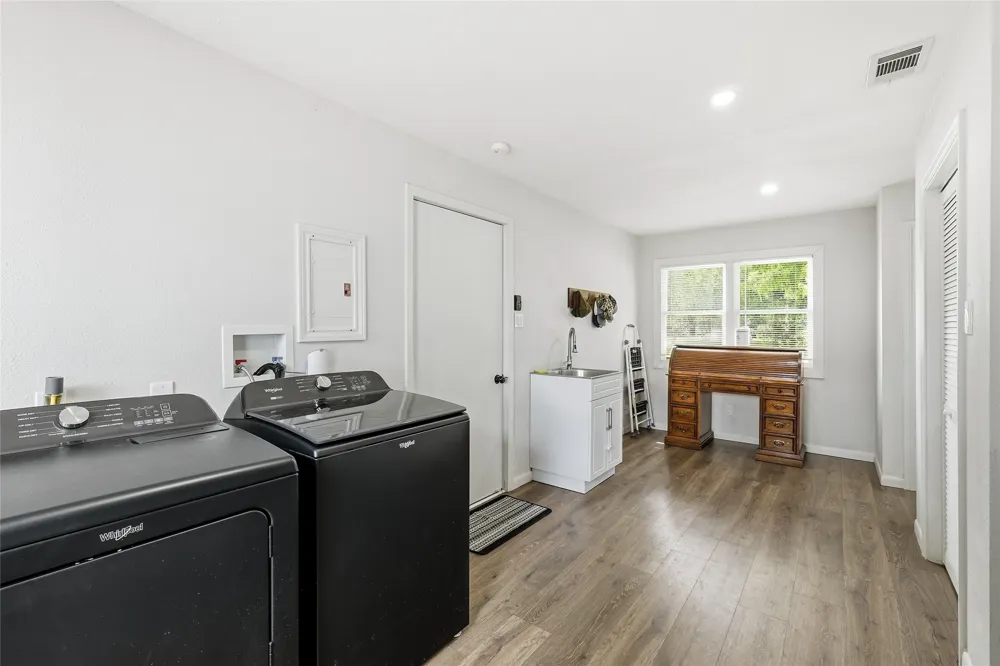 588 Pine Street Lewisville, TX 75057