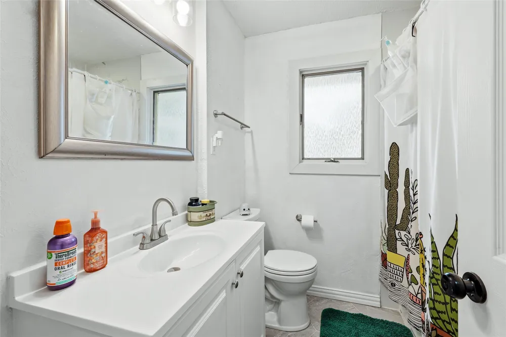 588 Pine Street Lewisville, TX 75057