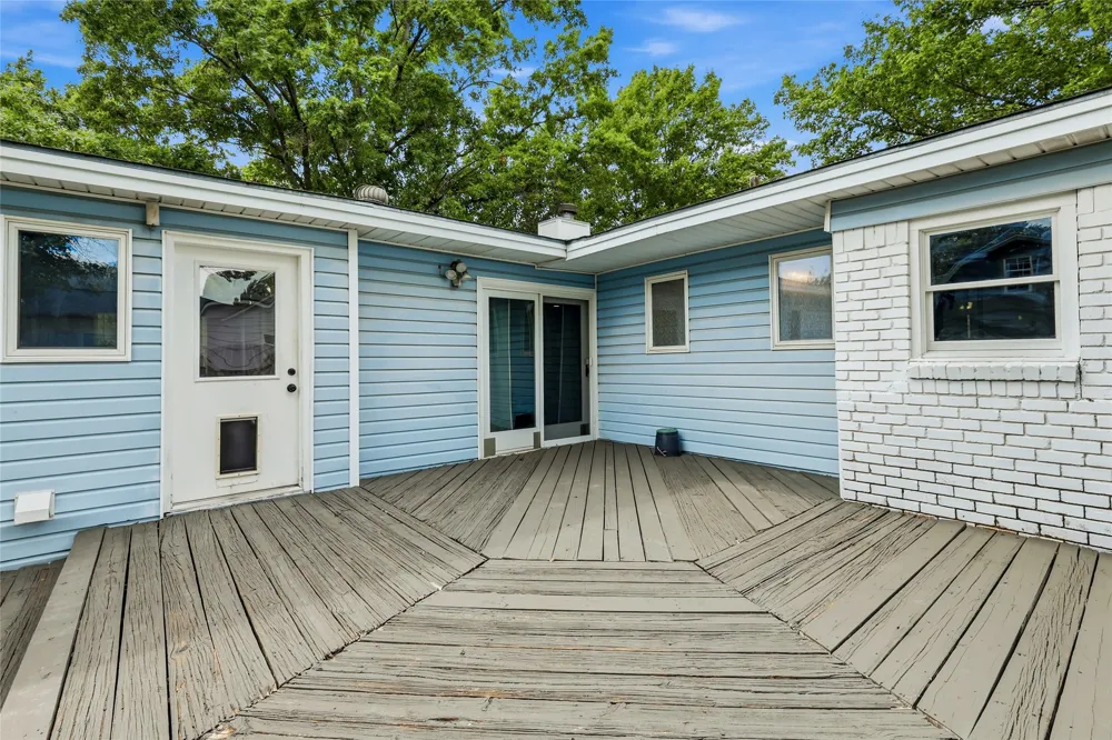 588 Pine Street Lewisville, TX 75057