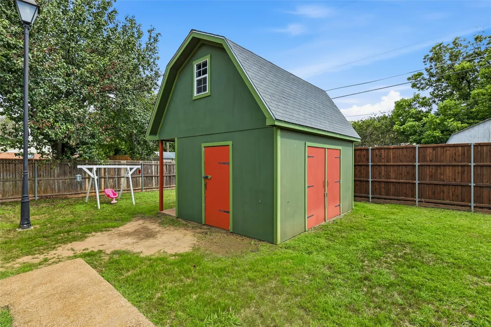 588 Pine Street Lewisville, TX 75057