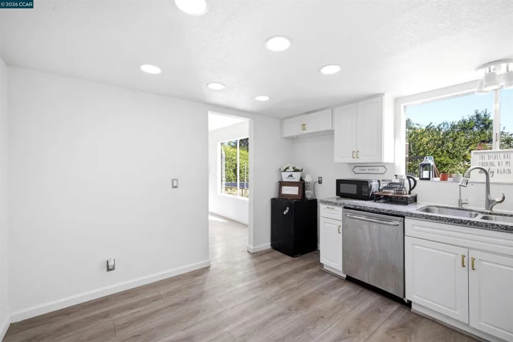 730 Stratford Avenue Dixon, CA 95620