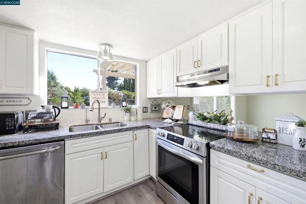 730 Stratford Avenue Dixon, CA 95620