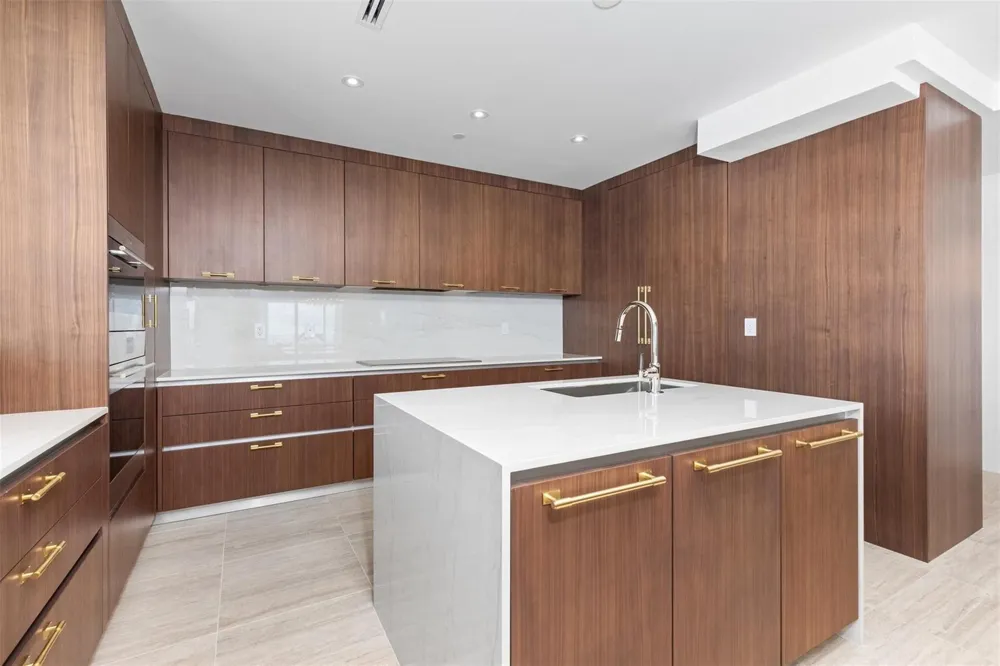 525 Fort Lauderdale Beach Boulevard #2201 Fort Lauderdale, FL 33304