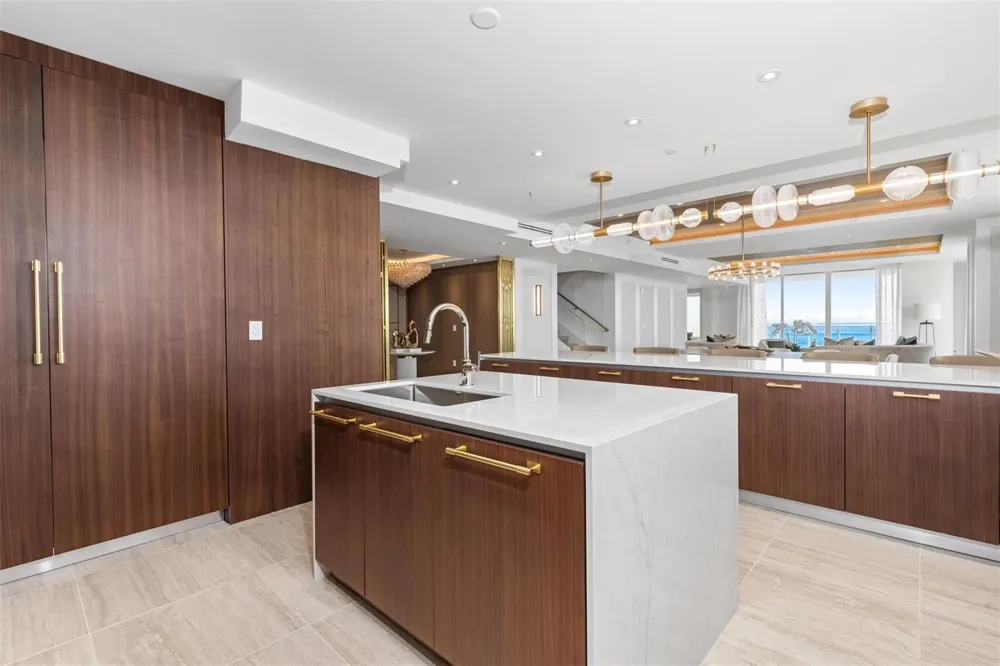 525 Fort Lauderdale Beach Boulevard #2201 Fort Lauderdale, FL 33304