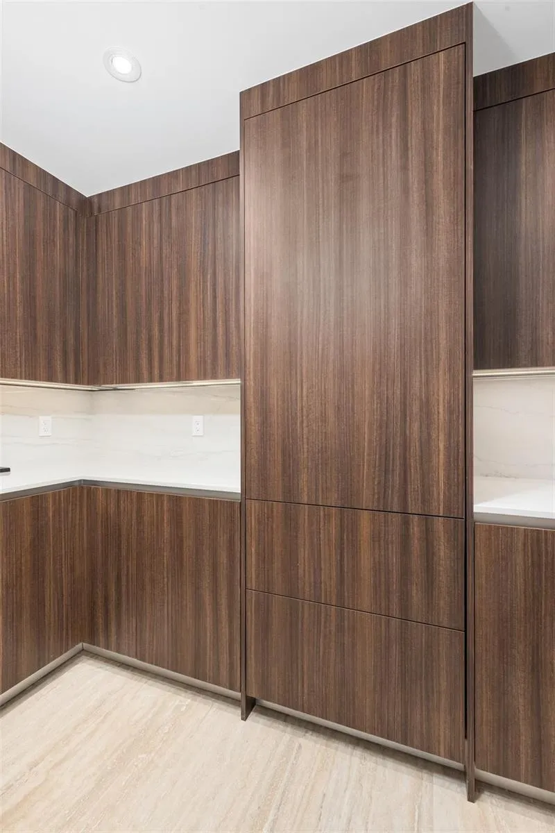 525 Fort Lauderdale Beach Boulevard #2201 Fort Lauderdale, FL 33304