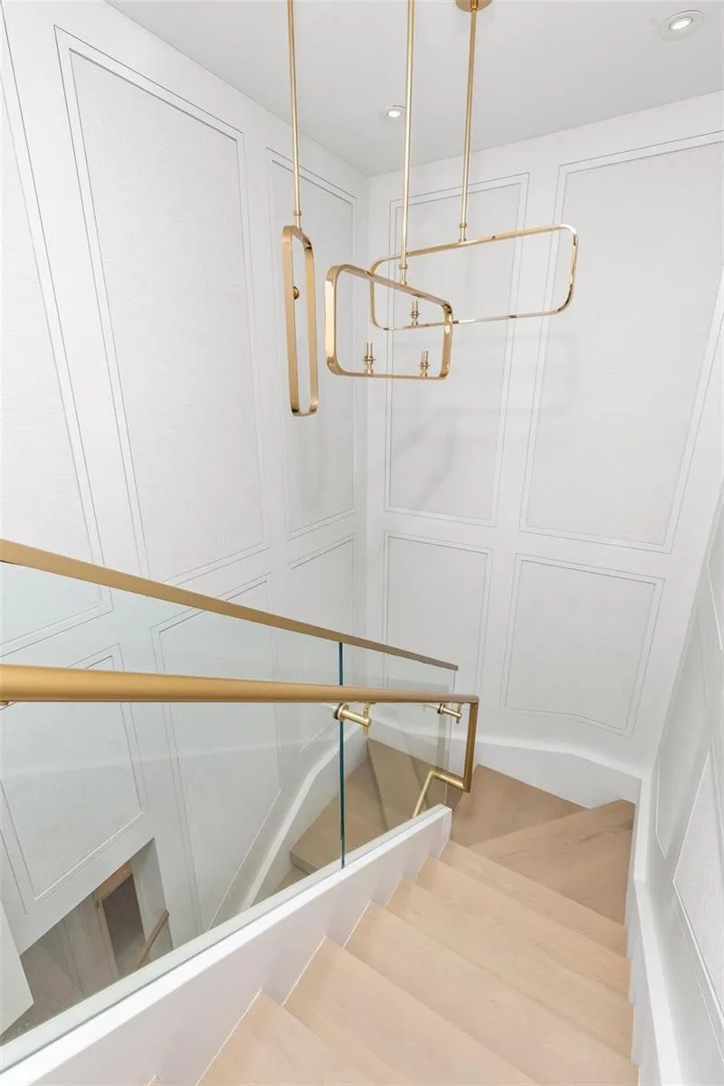 525 Fort Lauderdale Beach Boulevard #2201 Fort Lauderdale, FL 33304