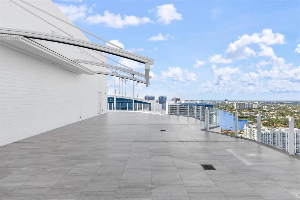 525 Fort Lauderdale Beach Boulevard #2201 Fort Lauderdale, FL 33304