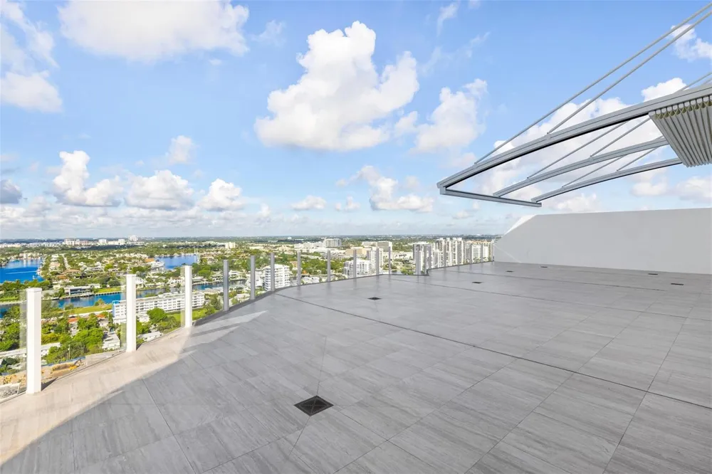 525 Fort Lauderdale Beach Boulevard #2201 Fort Lauderdale, FL 33304