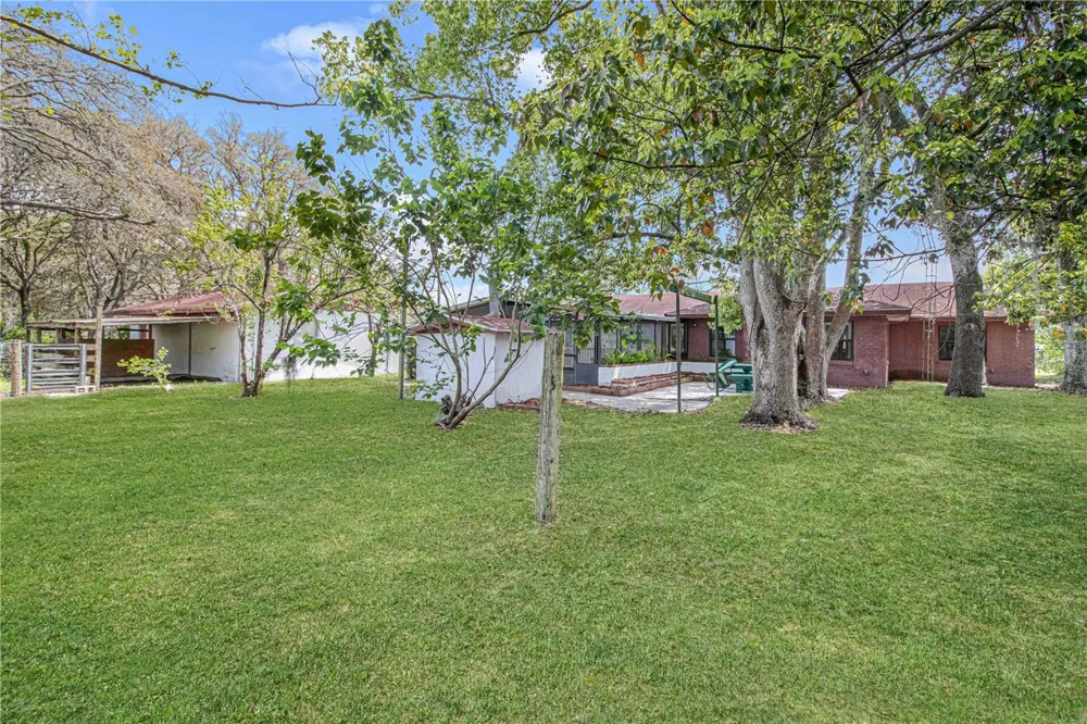 8225 E HIGHWAY 25 Belleview, FL 34420
