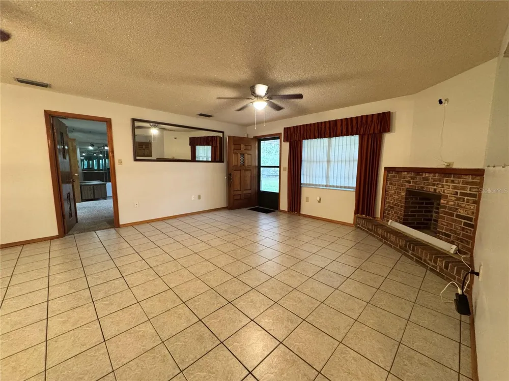 8225 E HIGHWAY 25 Belleview, FL 34420