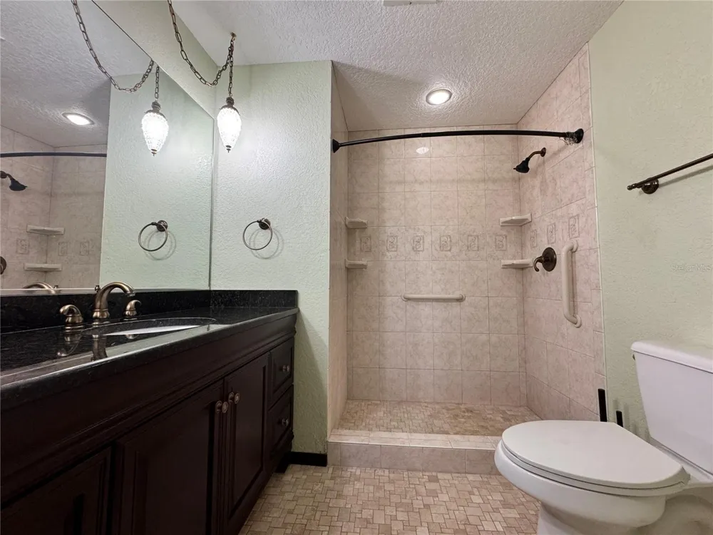 8225 E HIGHWAY 25 Belleview, FL 34420