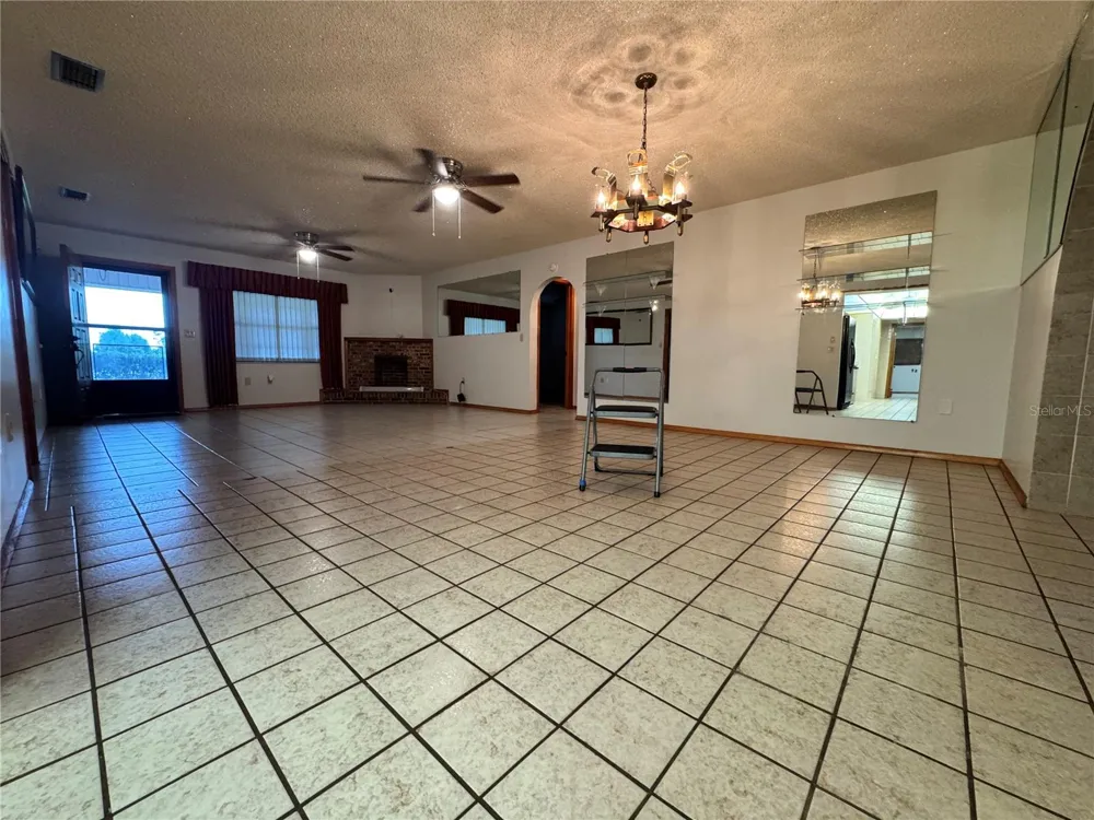 8225 E HIGHWAY 25 Belleview, FL 34420