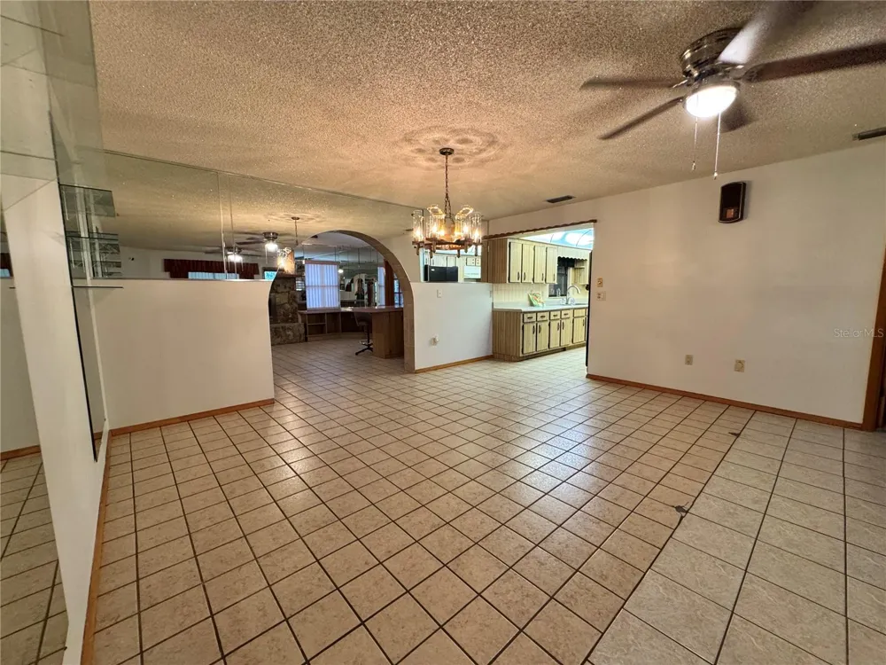 8225 E HIGHWAY 25 Belleview, FL 34420