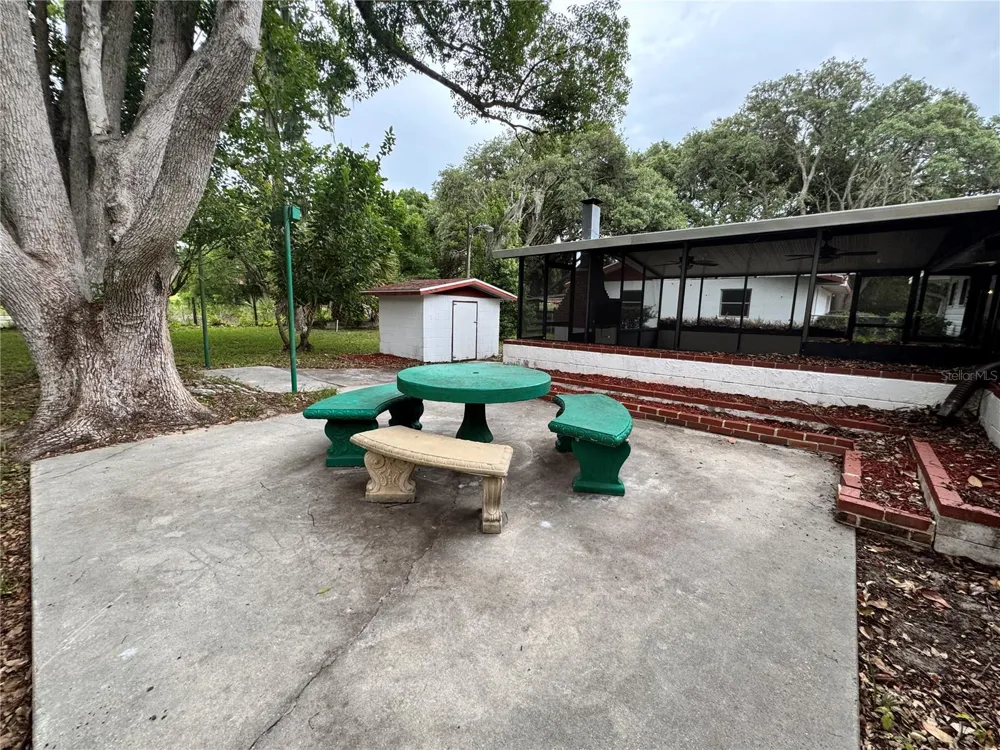 8225 E HIGHWAY 25 Belleview, FL 34420