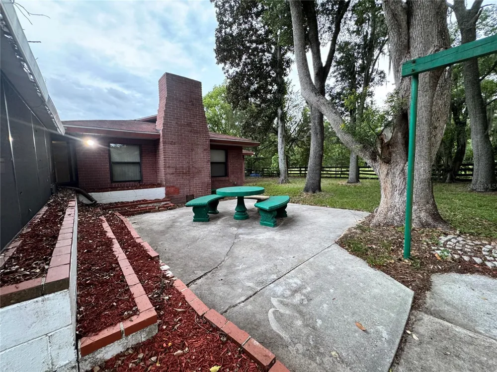 8225 E HIGHWAY 25 Belleview, FL 34420