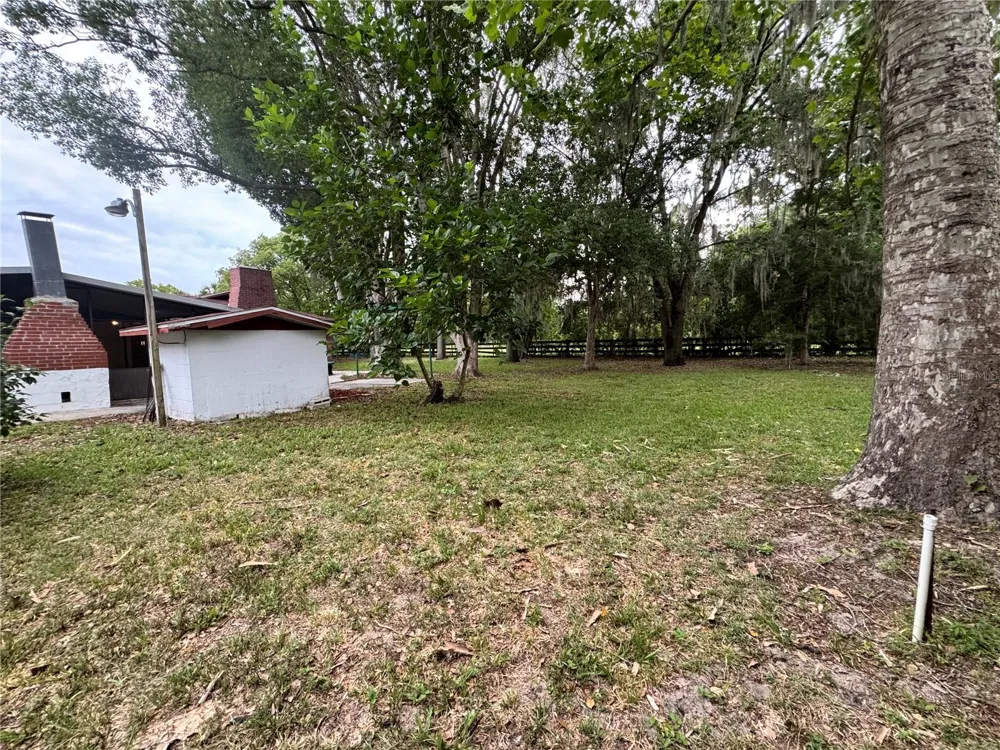 8225 E HIGHWAY 25 Belleview, FL 34420