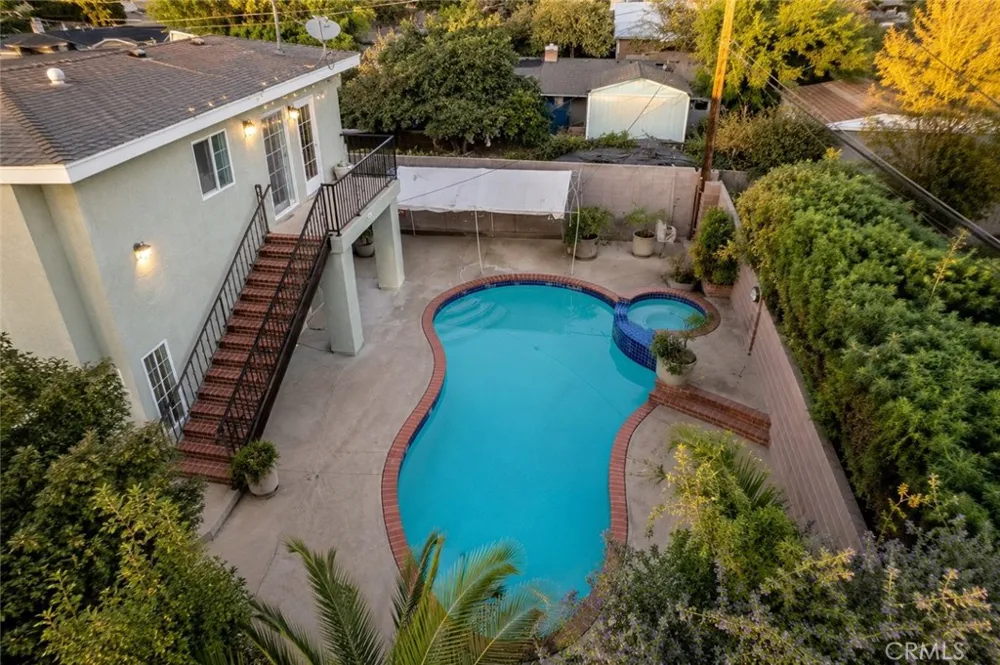 11138 Collett Granada Hills, CA 91344