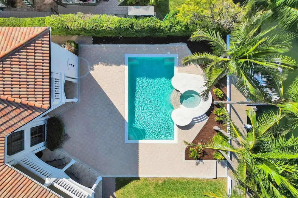 642 Palm Drive Hallandale Beach, FL 33009