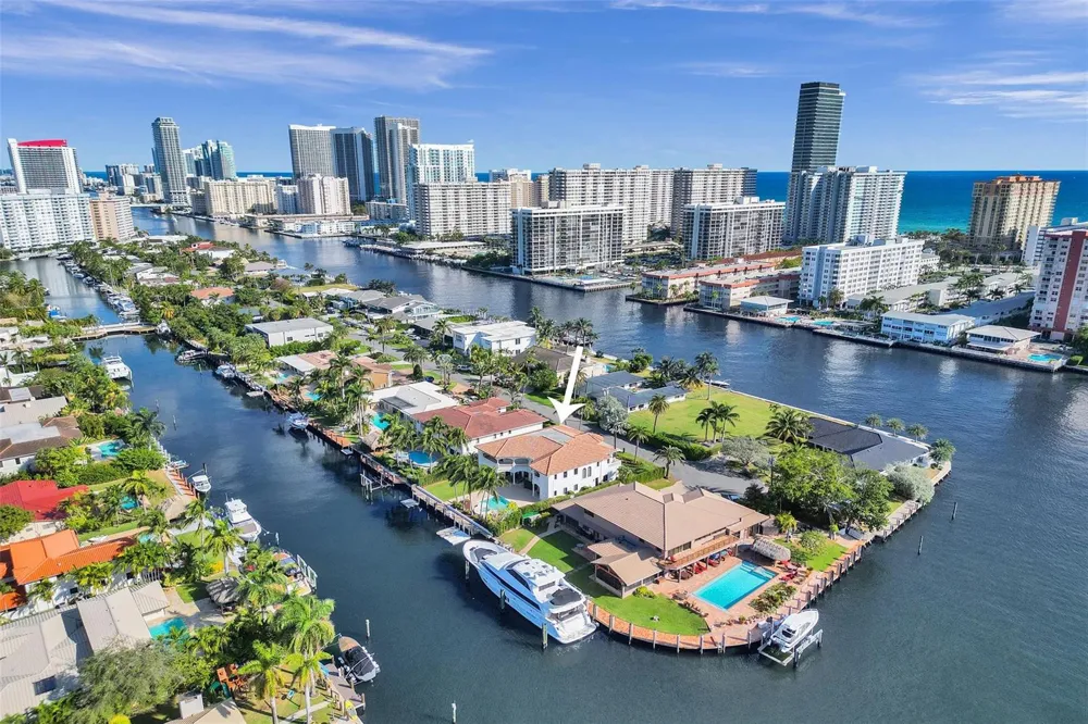 642 Palm Drive Hallandale Beach, FL 33009