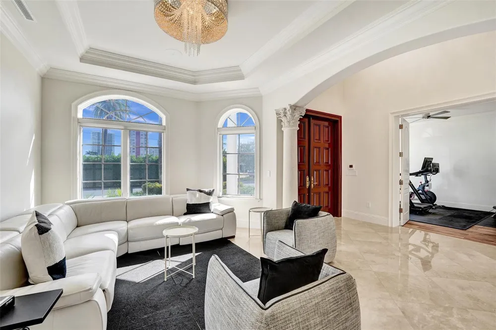 642 Palm Drive Hallandale Beach, FL 33009