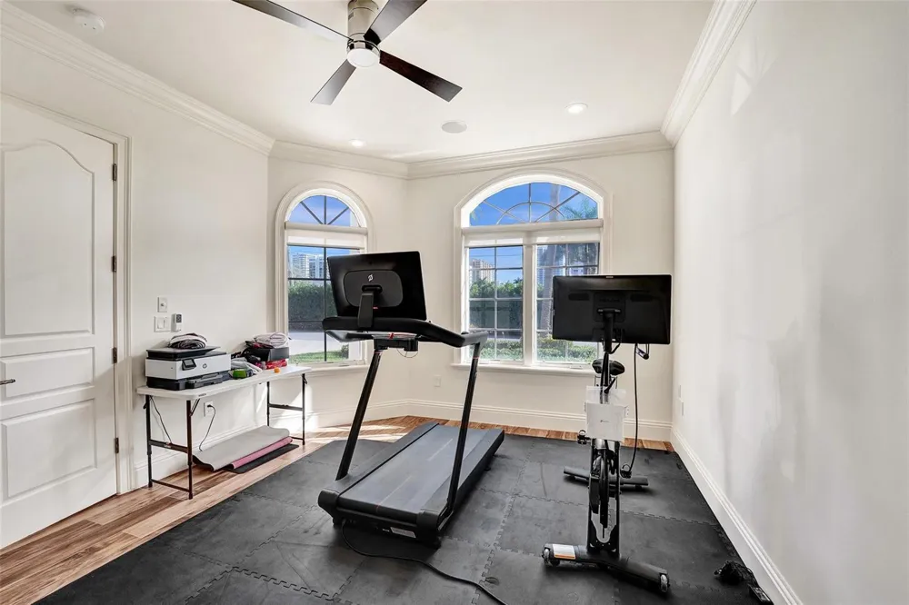 642 Palm Drive Hallandale Beach, FL 33009