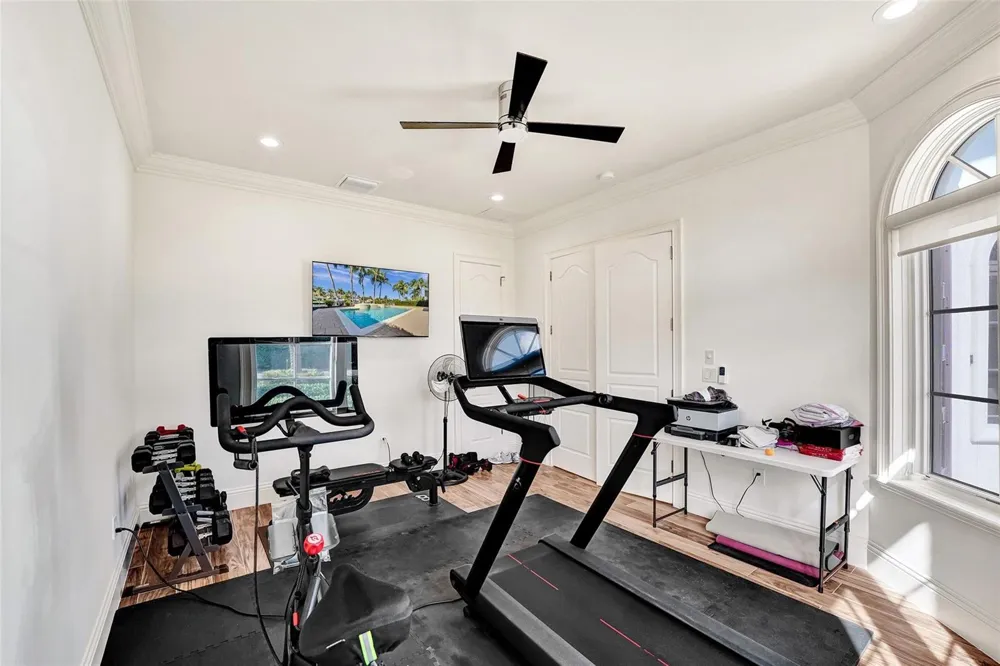 642 Palm Drive Hallandale Beach, FL 33009