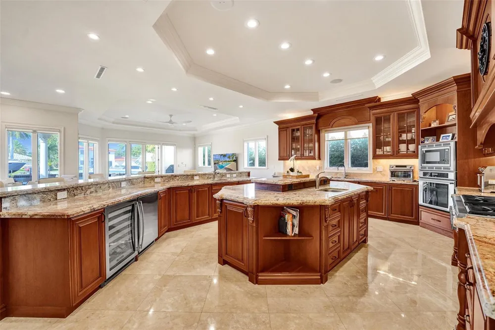 642 Palm Drive Hallandale Beach, FL 33009