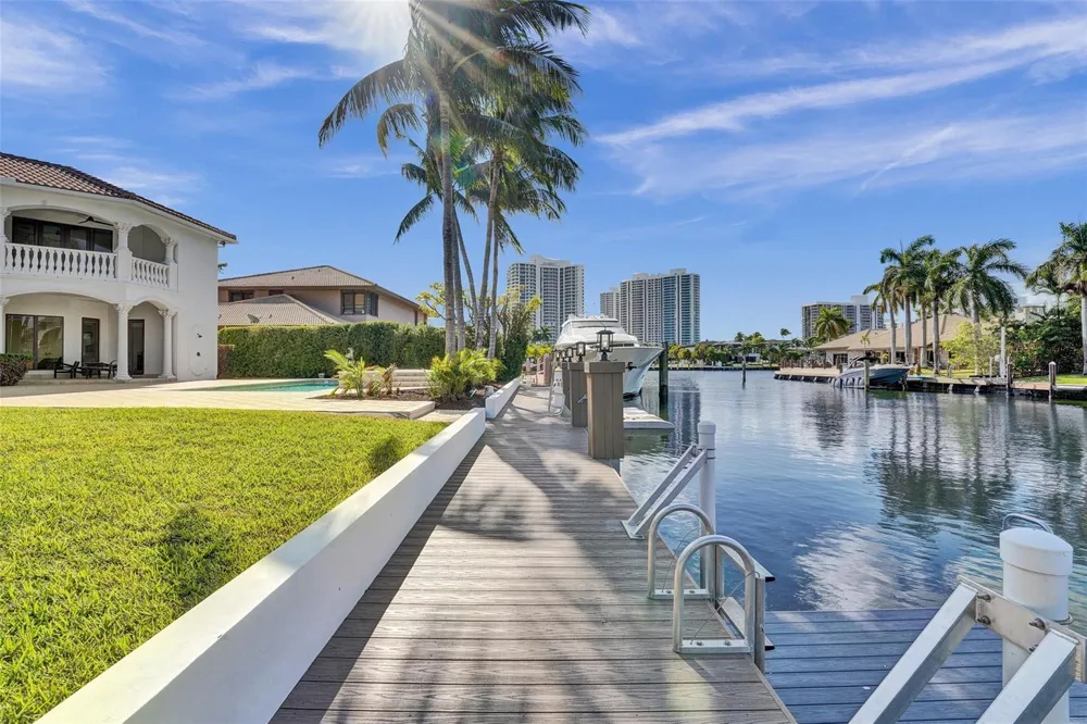642 Palm Drive Hallandale Beach, FL 33009