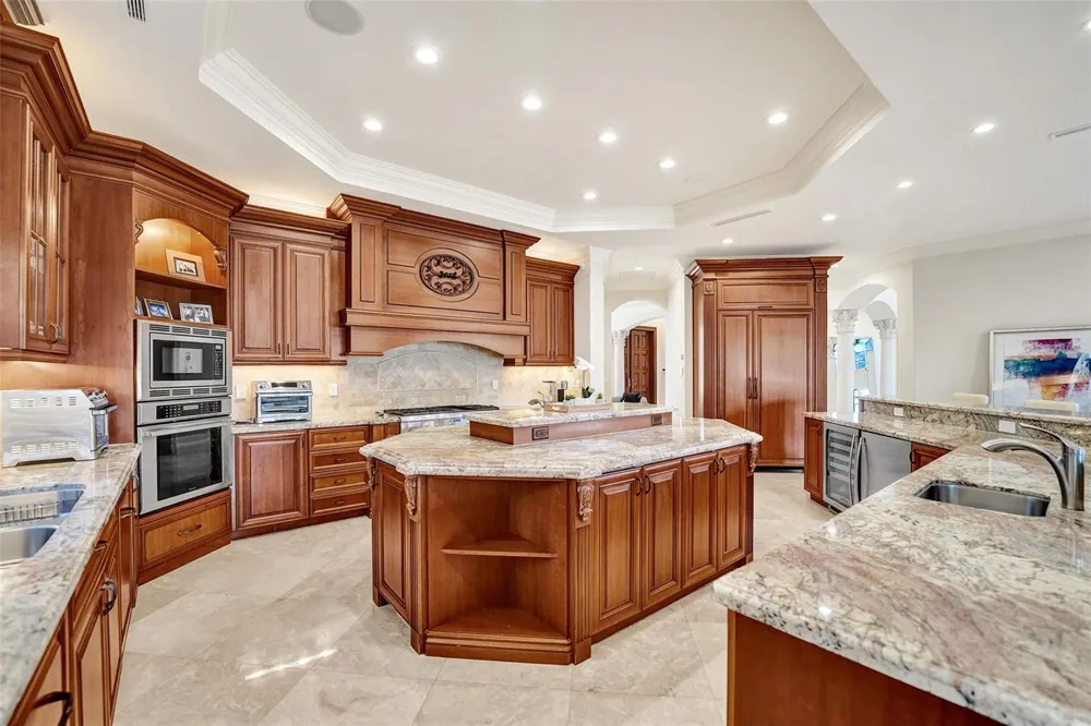 642 Palm Drive Hallandale Beach, FL 33009