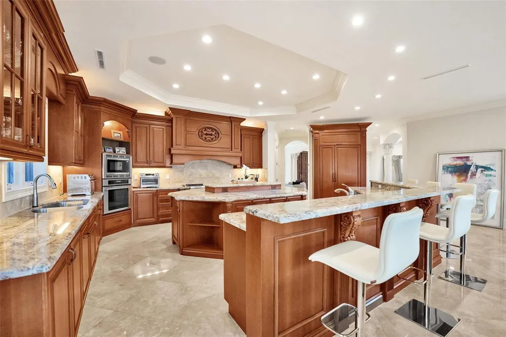 642 Palm Drive Hallandale Beach, FL 33009