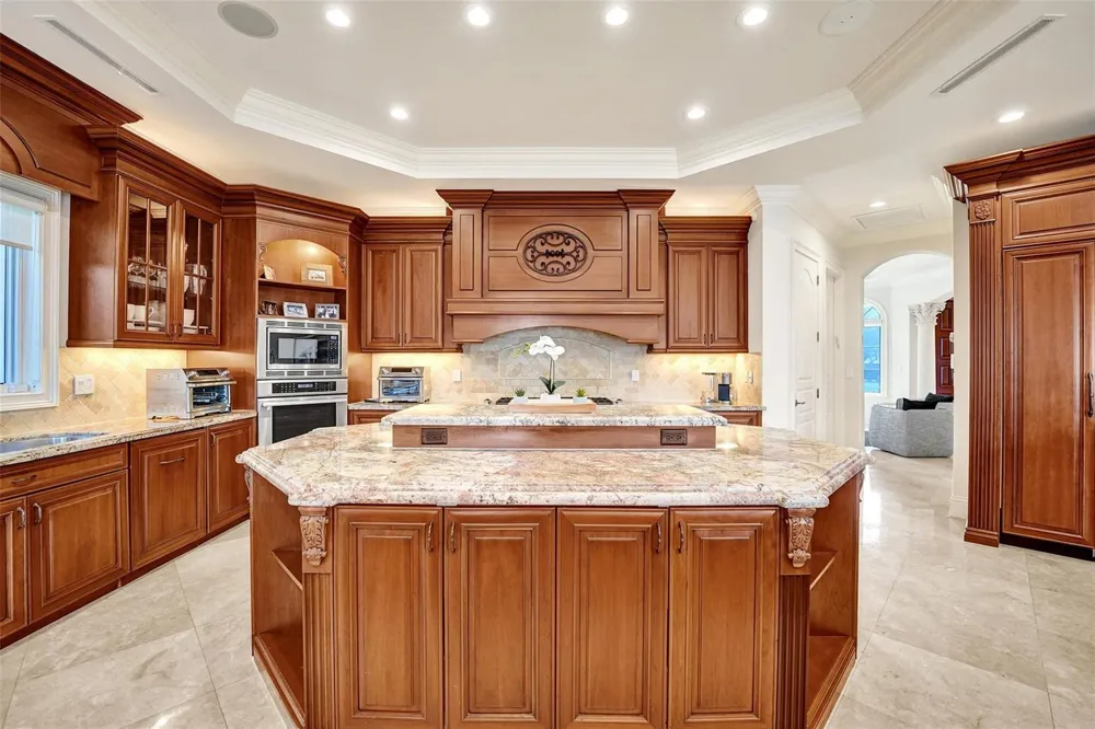 642 Palm Drive Hallandale Beach, FL 33009