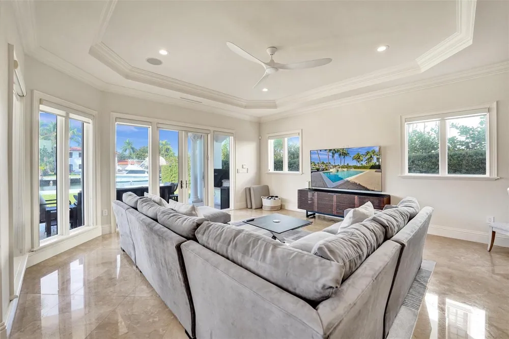 642 Palm Drive Hallandale Beach, FL 33009