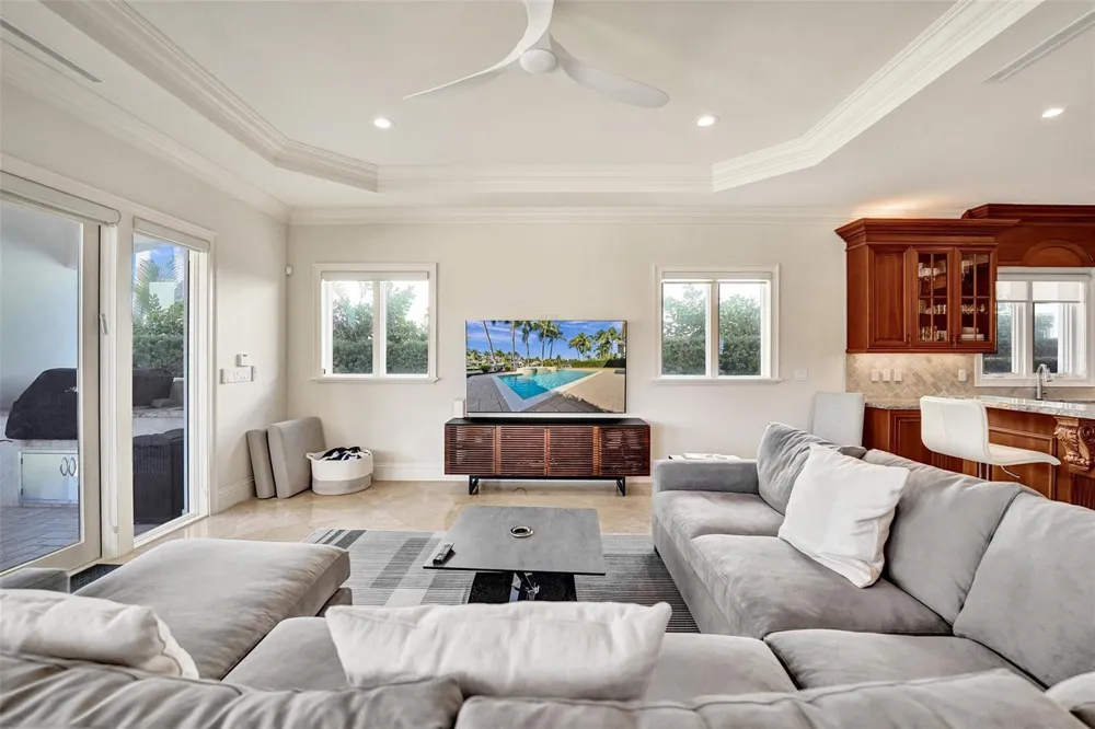 642 Palm Drive Hallandale Beach, FL 33009