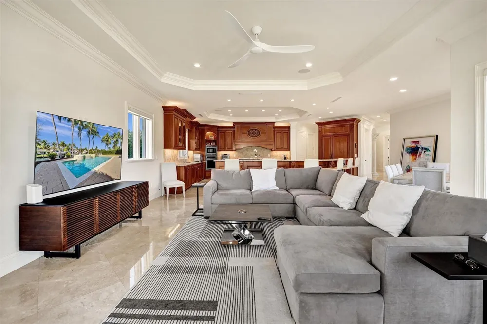 642 Palm Drive Hallandale Beach, FL 33009