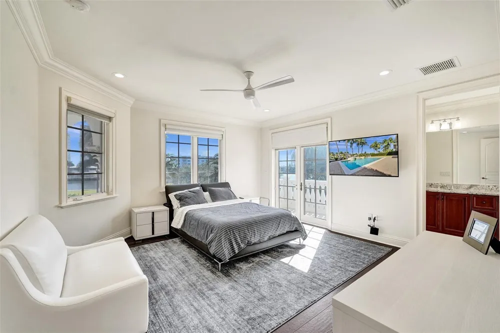 642 Palm Drive Hallandale Beach, FL 33009