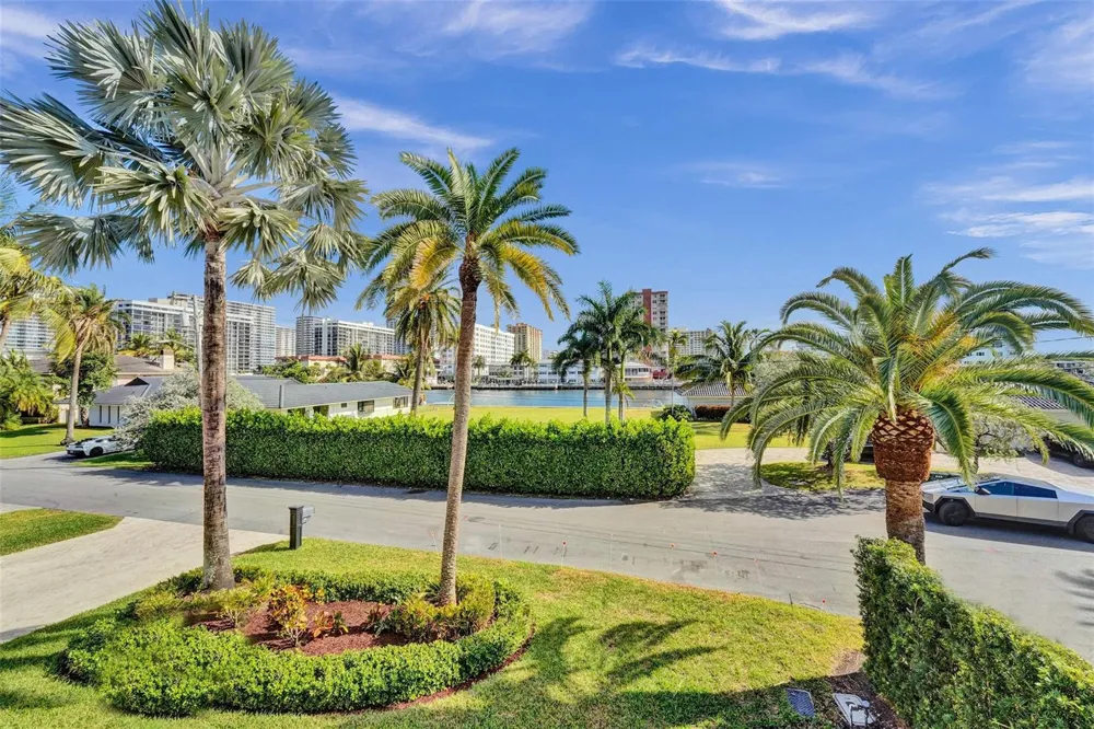 642 Palm Drive Hallandale Beach, FL 33009
