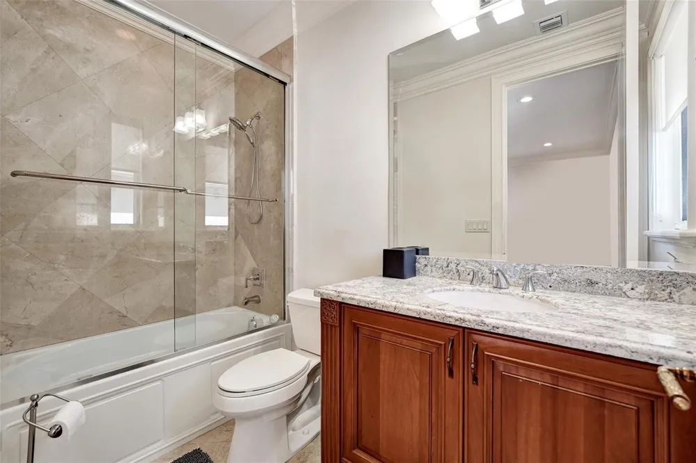 642 Palm Drive Hallandale Beach, FL 33009