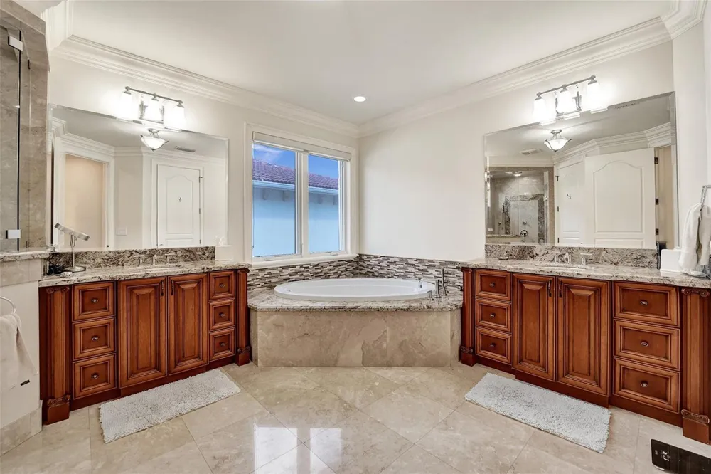 642 Palm Drive Hallandale Beach, FL 33009